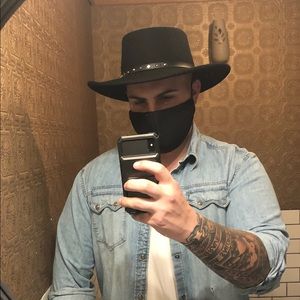 Meet your Posher, Christian